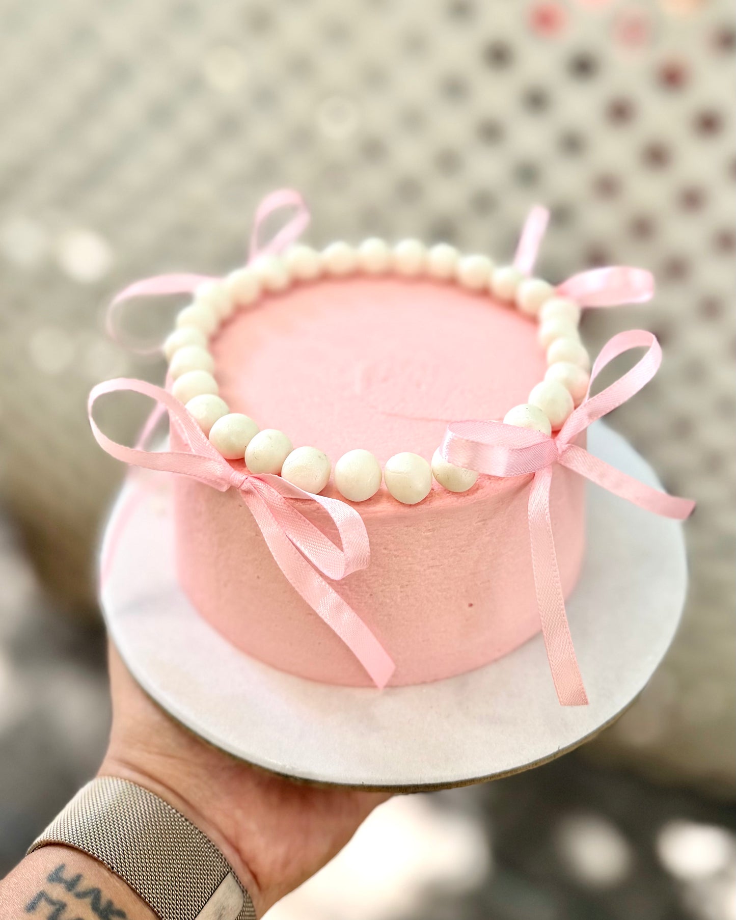 🎀 The Pearl Bow Cake