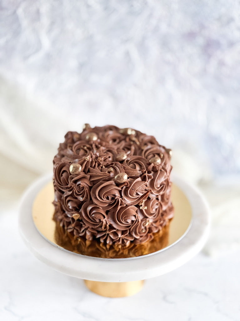 Old Fashioned Chocolate Buttercream Rosette Cake